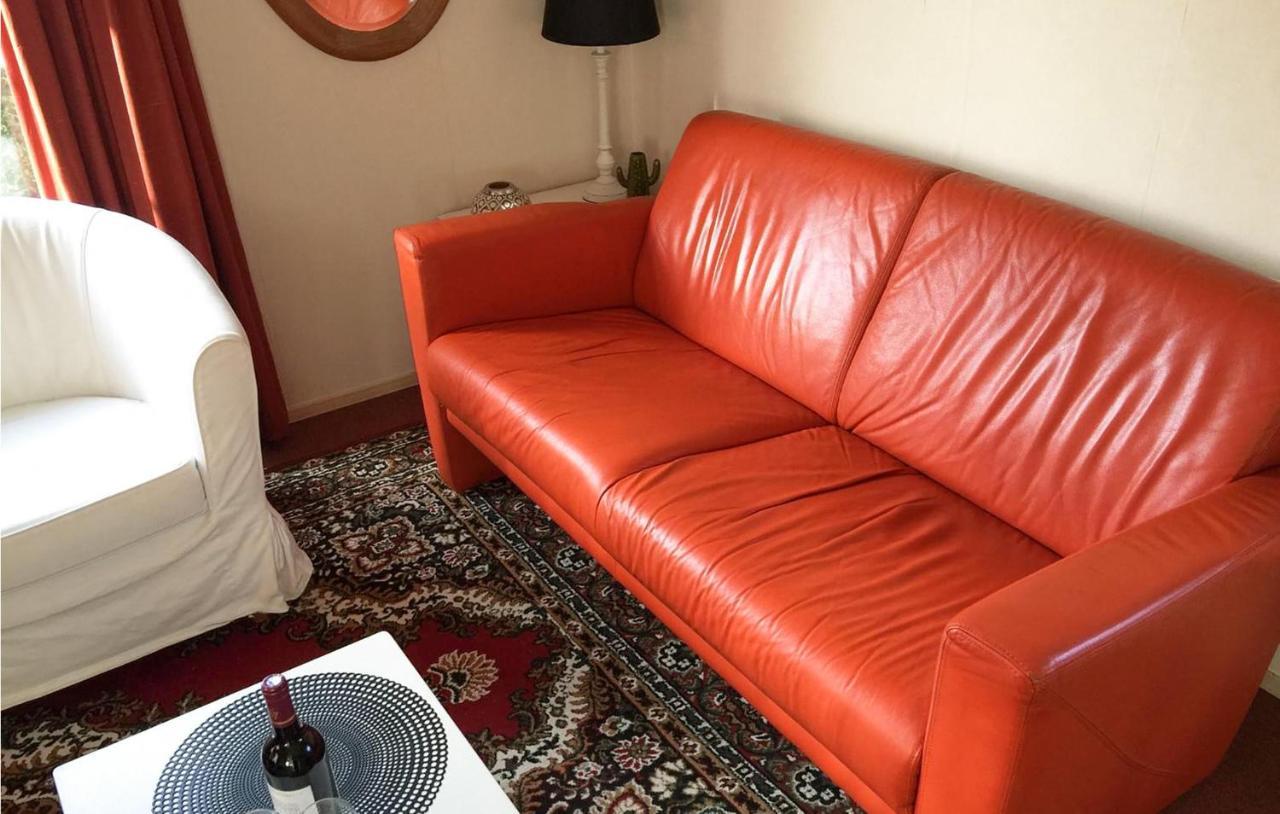 2 Bedroom Awesome Home In Tzummarum エクステリア 写真